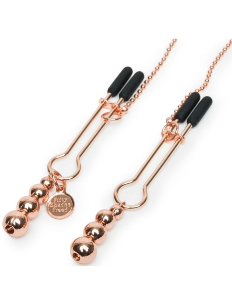 cinquante nuances de chaînes de mamelon et de clitoris libérés_3