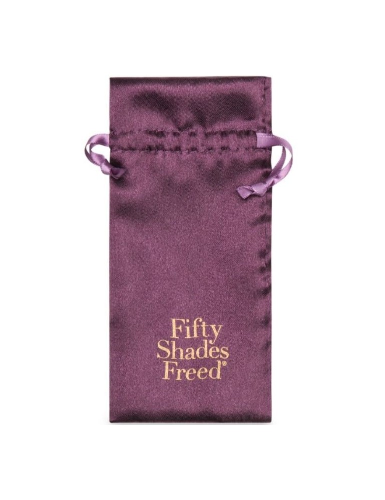 cinquante nuances de chaînes de mamelon et de clitoris libérés_4