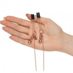 cinquante nuances de chaînes de mamelon et de clitoris libérés_5