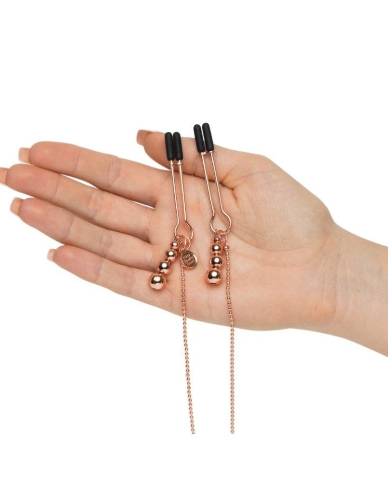 cinquante nuances de chaînes de mamelon et de clitoris libérés_5