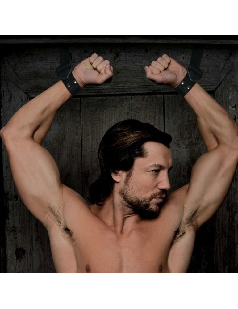 sir richards command menottes porte bondage_2