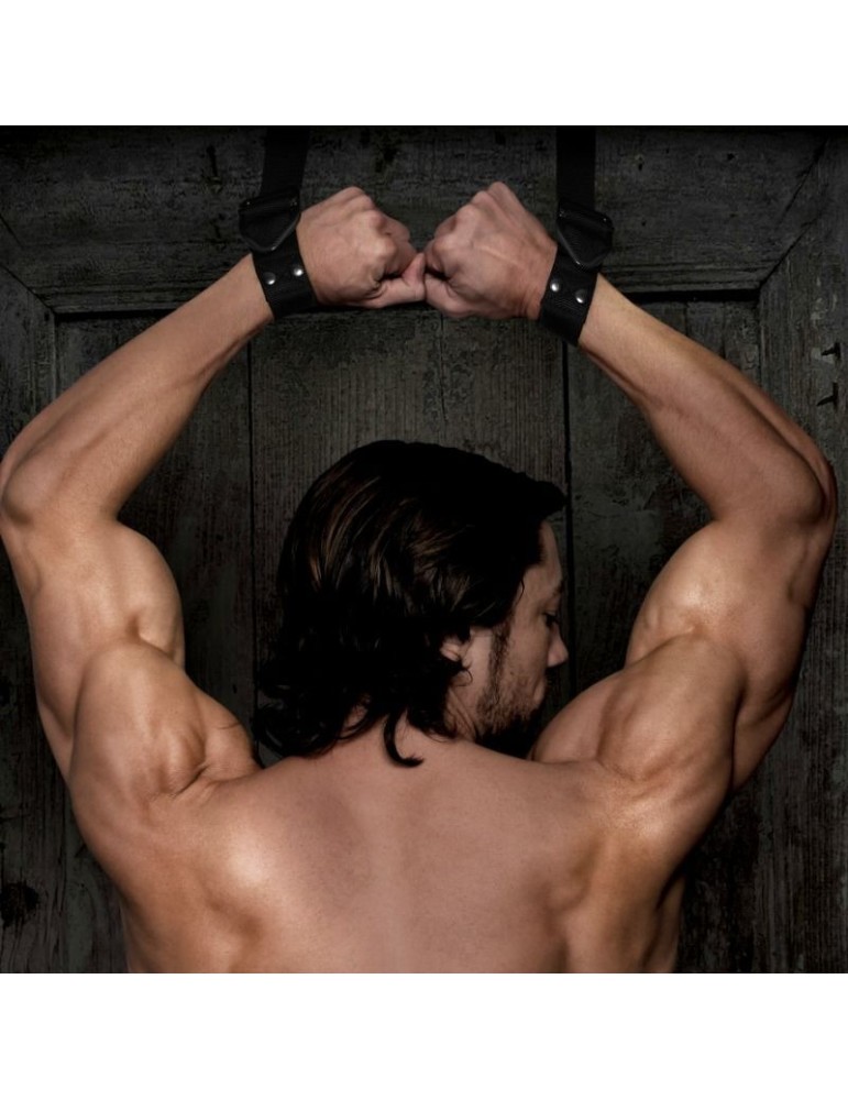 sir richards command menottes porte bondage_3