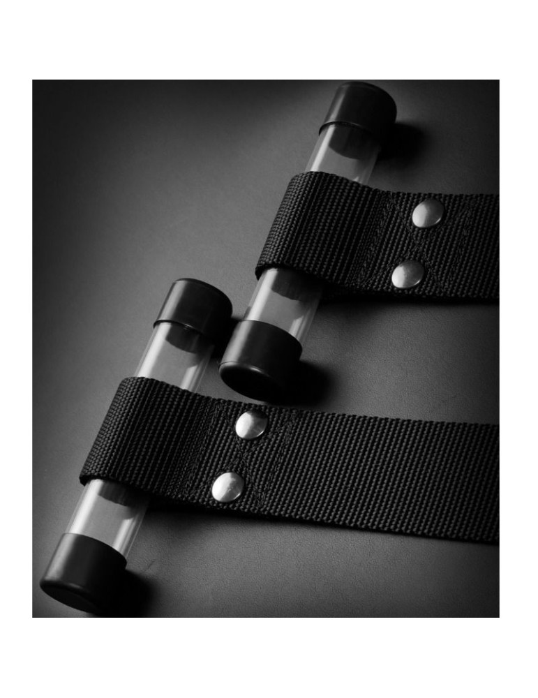 sir richards command menottes porte bondage_4