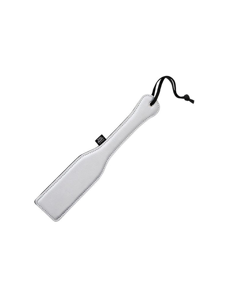 cinquante nuances de pelle à fessée en satin gris