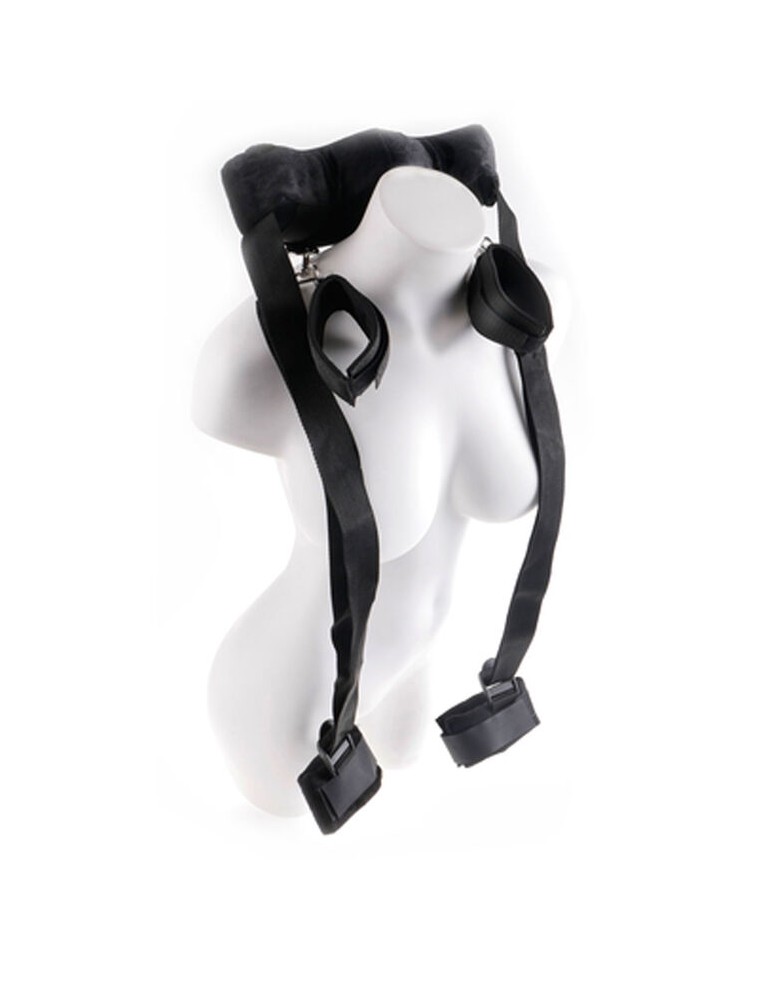 maître de position fantaisie fétiche avec des menottes_4