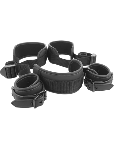 position des jambes écartées de soumission fétiche avec des menottes_3