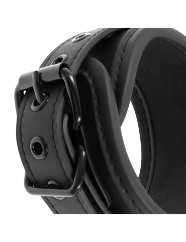 position des jambes écartées de soumission fétiche avec des menottes_5