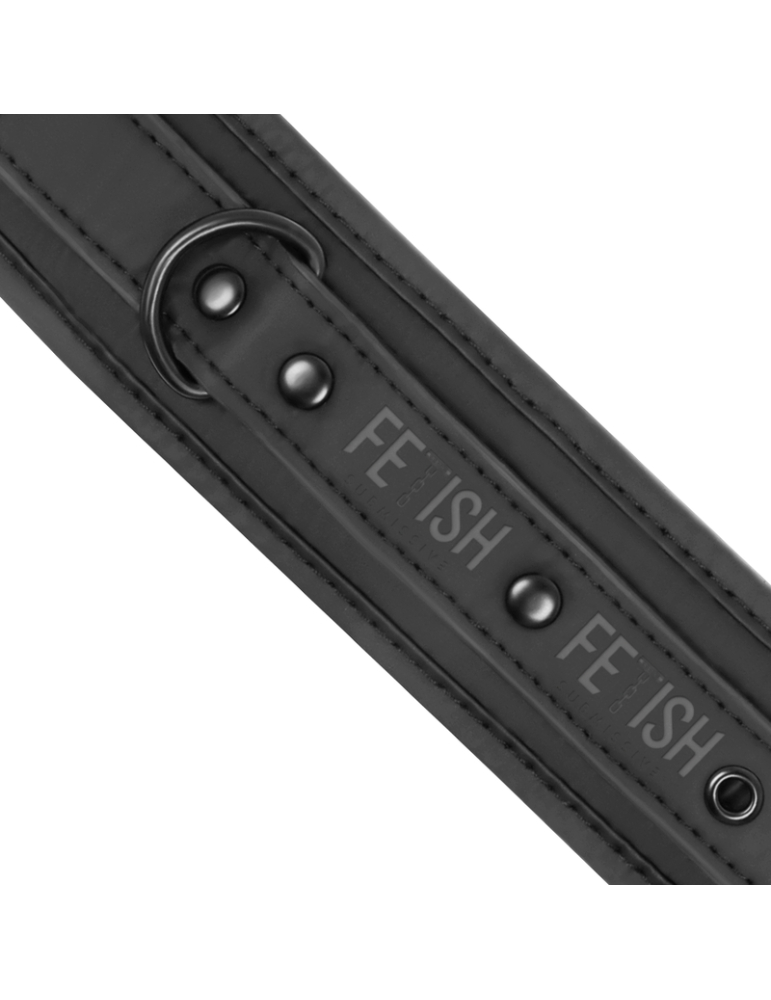 position des jambes écartées de soumission fétiche avec des menottes_8