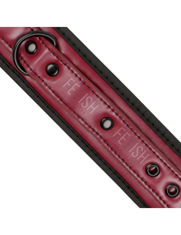 fétiche soumis menottes dans la pièce sombre cuir vegan_5