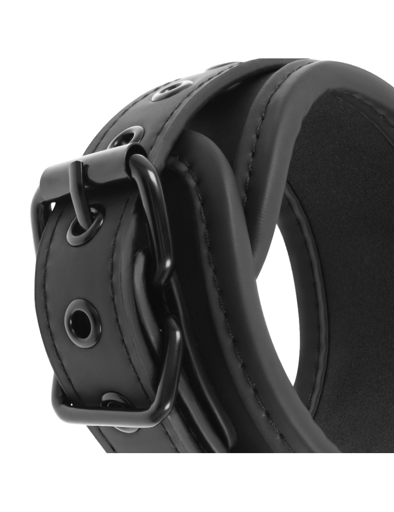 col soumis fétiche et menottes en cuir vegan_6