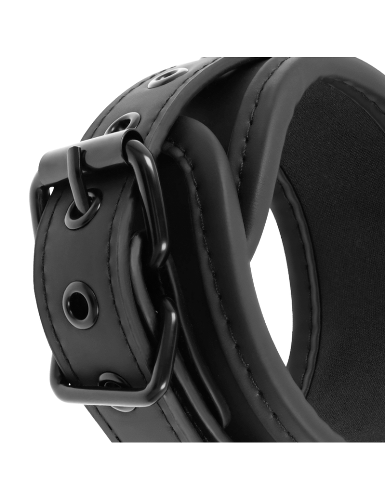 position de maître soumise fétiche avec 4 menottes_10